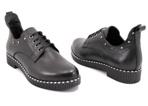 Pantofi din piele pentru femei în negru 677 CH