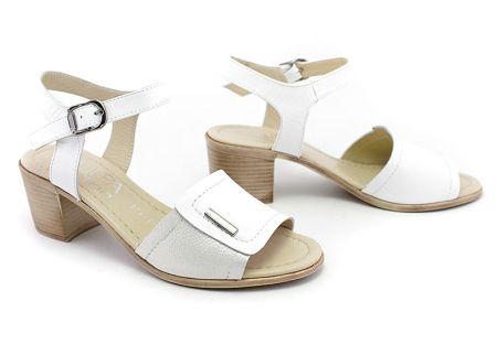 Дамски сандали в бял цвят от естествена кожа - Модел Моника.