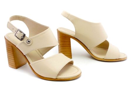 Дамски сандали от естествена кожа в бежово - Модел Кармен.