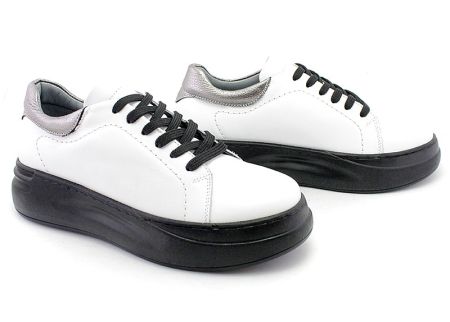 Дамски обувки спортен стил в бяло -  Модел Паола.