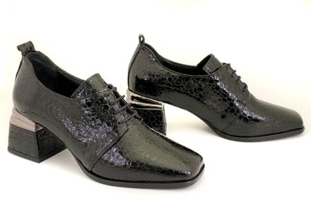 Pantofi formali dama din piele naturala lacuita de culoare neagra - Model Sarah.