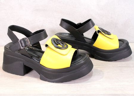 Дамски сандали от естествена кожа в черно и жълто - модел Камелия.