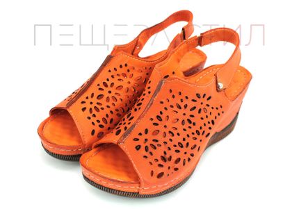 Дамско сандали от естествена кожа с перфорация в оранжево M-126 OR