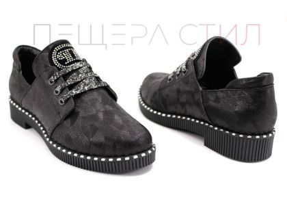 Дамски обувки от ефектна кожа в черно 1025 CH