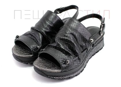 Дамски сандали на ниска платформа в черен цвят със ситна перфорация 400 CH