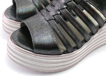 Дамски сандали на платформа в цвят платина 803 PL