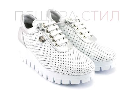 Дамски ежедневни обувки от перфорирана кожа в бял цвят, Модел Рая.