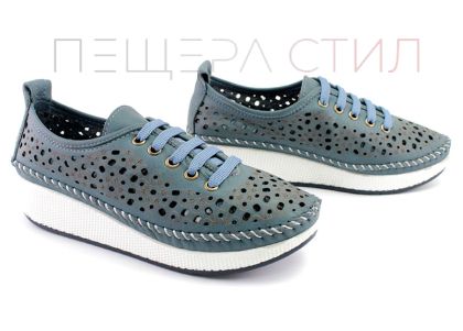 Дамски летни обувки от естествена кожа с перфорация в синьо- Модел Рикел 860.