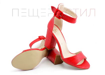 Дамски сандали от мачкан лак в червено- Модел Веда.