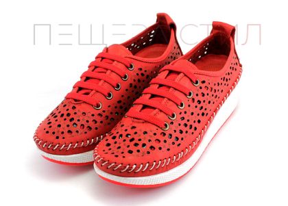 Дамски летни обувки от естествена кожа с перфорация в червено - Модел Рикел 860.