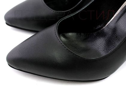 Дамски официални обувки от естествена кожа в черно, модел Дория.