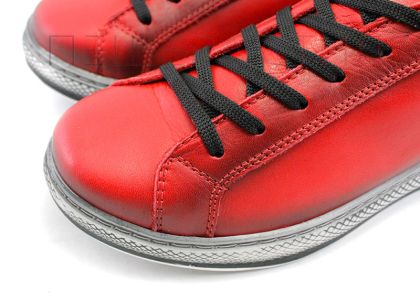 Дамски спортни обувки в червено -  Модел Тиара.