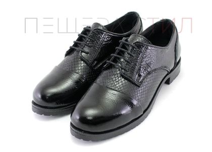Дамски обувки Оксфорд в черно