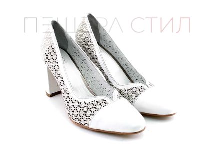 Дамски елегантни обувки с перфорация в бяло, модел Перла.