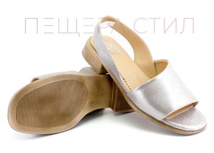 Дамски сандали на нисък ток в сребристо - Модел Адриана