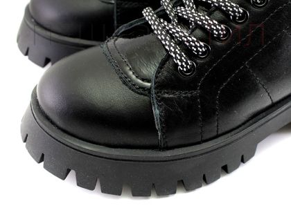 Дамски, есенно-зимни обувки в черно - Модел Доника
