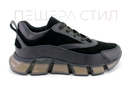 Дамски спортни обувки изработени от естествена, мека кожа и естествен велур. 