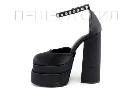 Дамски, високи сандали със затворени пръсти в черно - Модел Хризантема