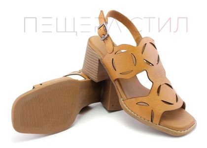 Дамски сандали от естествена кожа в светло кафяв цвят - Модел Лесли.