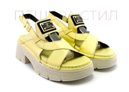 Дамски сандали на ниска платформа в  жълто - Модел Памела