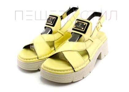 Дамски сандали на ниска платформа в  жълто - Модел Памела