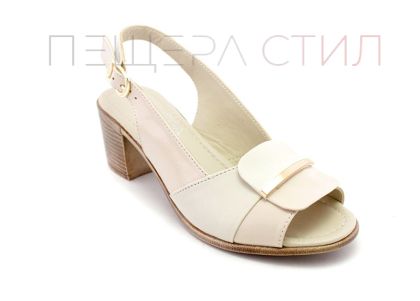 Дамски сандали на нисък ток в бежово - Модел Клаудия