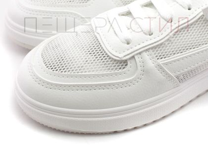 Дамски, спортни обувки на дебело ходило в бяло, модел 802