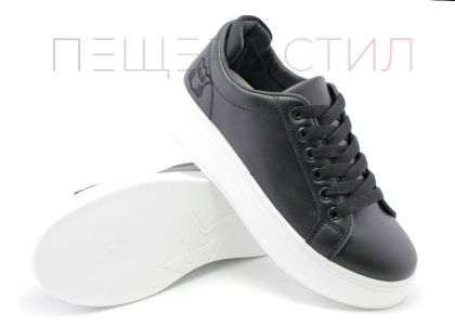 Дамски спортни обувки в черно, модел 15-1