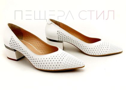 Дамски официални обувки в бяло, модел Каприз.