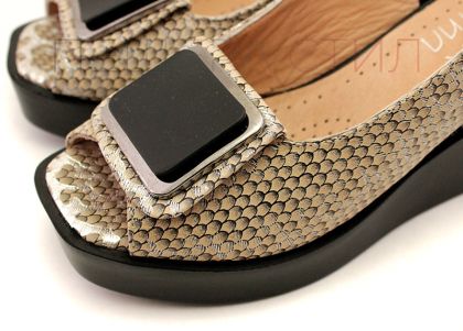 Дамски сандали от естествена кожа в змийско бежово - Модел Хелга.