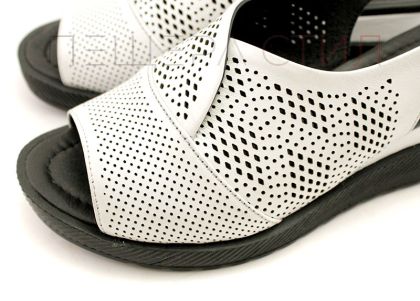 Дамски сандали от естествена кожа в бяло - Модел Иглика.