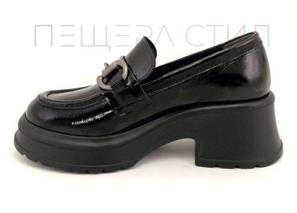 Дамски ежедневни обувки от естествен лак в черно - Модел Дулсинея.