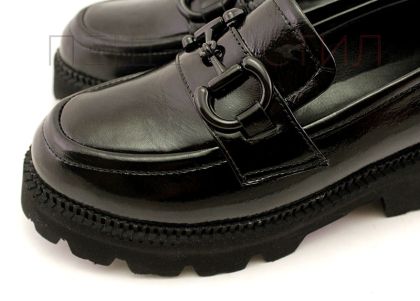 Дамски ежедневни обувки от естествен лак в черно - Модел Деница