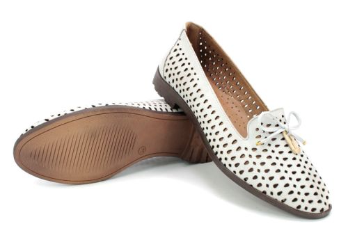Дамски летни обувки на ниско ходило в бяло 721-01 B
