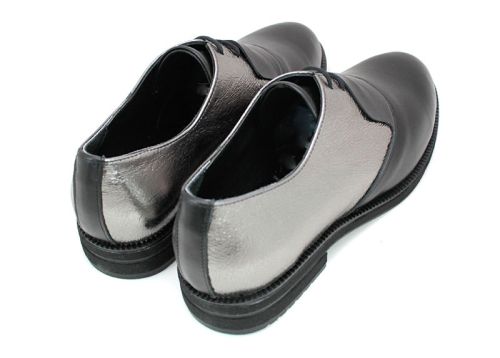 Дамски обувки на ниско ходило с връзки в черно и сребро 212 CHS