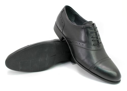 Мъжки официални обувки в черно 1650 CH