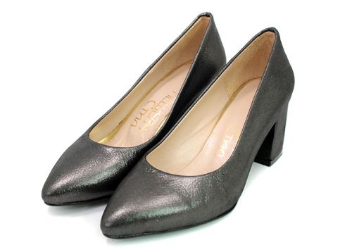 Дамски елегантни обувки от естествена кожа със сатенен ефект в черно 543 CH