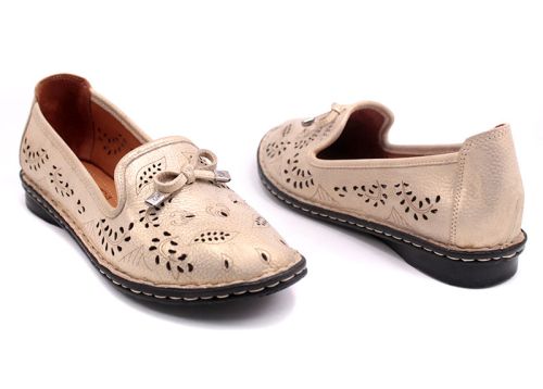 Дамски летни обувки с перфорация в златисто 400-103 ZL