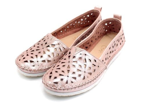 Дамски летни обувки с перфорация в цвят "пудра"102-575 P