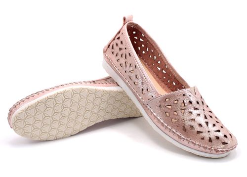 Дамски летни обувки с перфорация в цвят "пудра"102-575 P