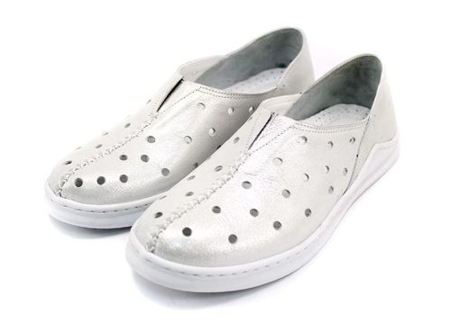 Дамски обувки от естествена кожа в цвят бял сатен M-310 B