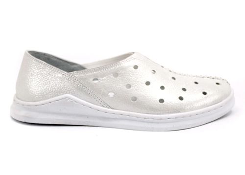 Дамски обувки от естествена кожа в цвят бял сатен M-310 B