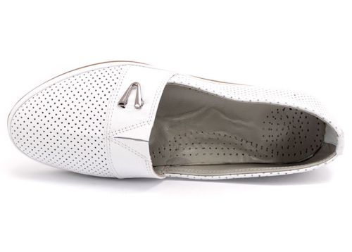 Дамски летни обувки от естествена кожа в бяло M-269 B