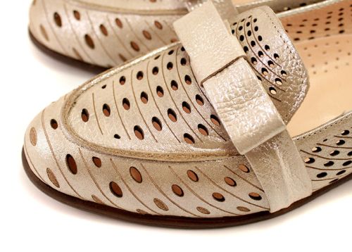Дамски летни обувки с перфорация в цвят бежов сатен 1015 BJ