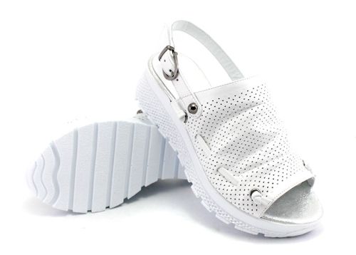 Sandale cu platformă joasă pentru femei, de culoare albă, cu perforație fină 400 B