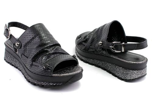 Дамски сандали на ниска платформа в черен цвят със ситна перфорация 400 CH