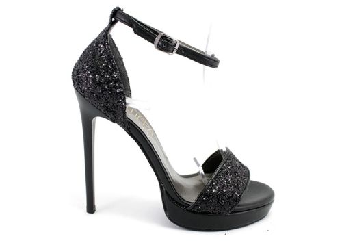 Дамски елегантни сандали с платформа в черно 884-1 CH