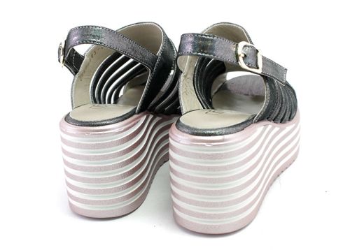 Дамски сандали на платформа в цвят платина 803 PL