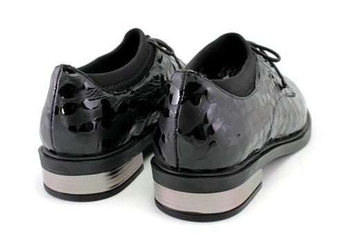 Дамски обувки от естествена кожа в черно 8011 CH