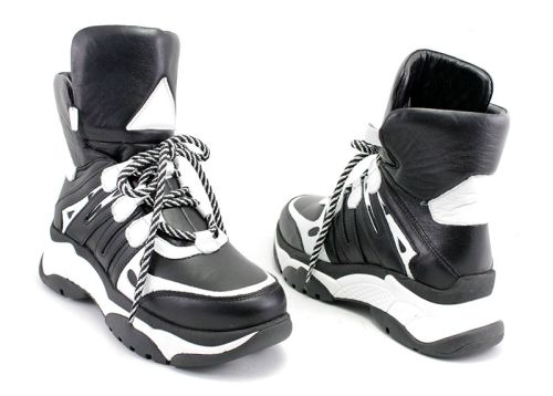 Дамски зимни спортни обувки от естествена кожа в черно и бяло 6000 CH